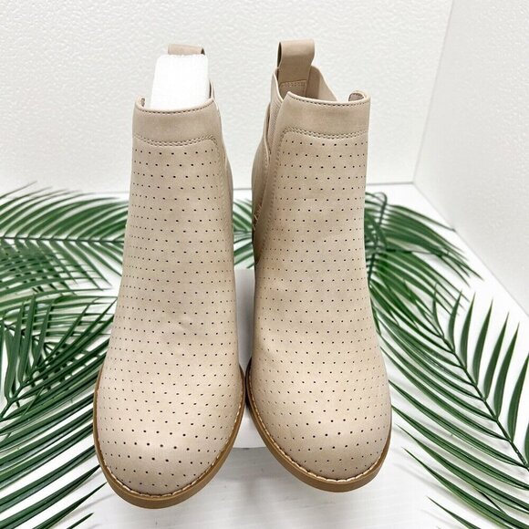 DV by Dolce Vita Gerdy Beige Perforated Round Toe Wedge Heel Booties Size 9.5 NW - Picture 6 of 11